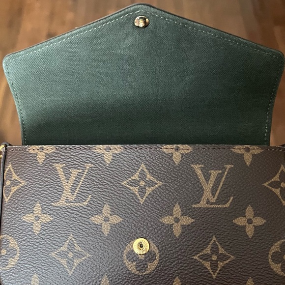 100% Authentic Louis Vuitton Felicie Strap and Go in AMAZING Condition! - Picture 11 of 13